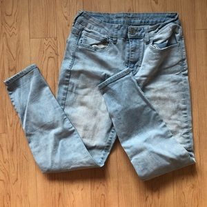 SO brand light wash skinny jeans